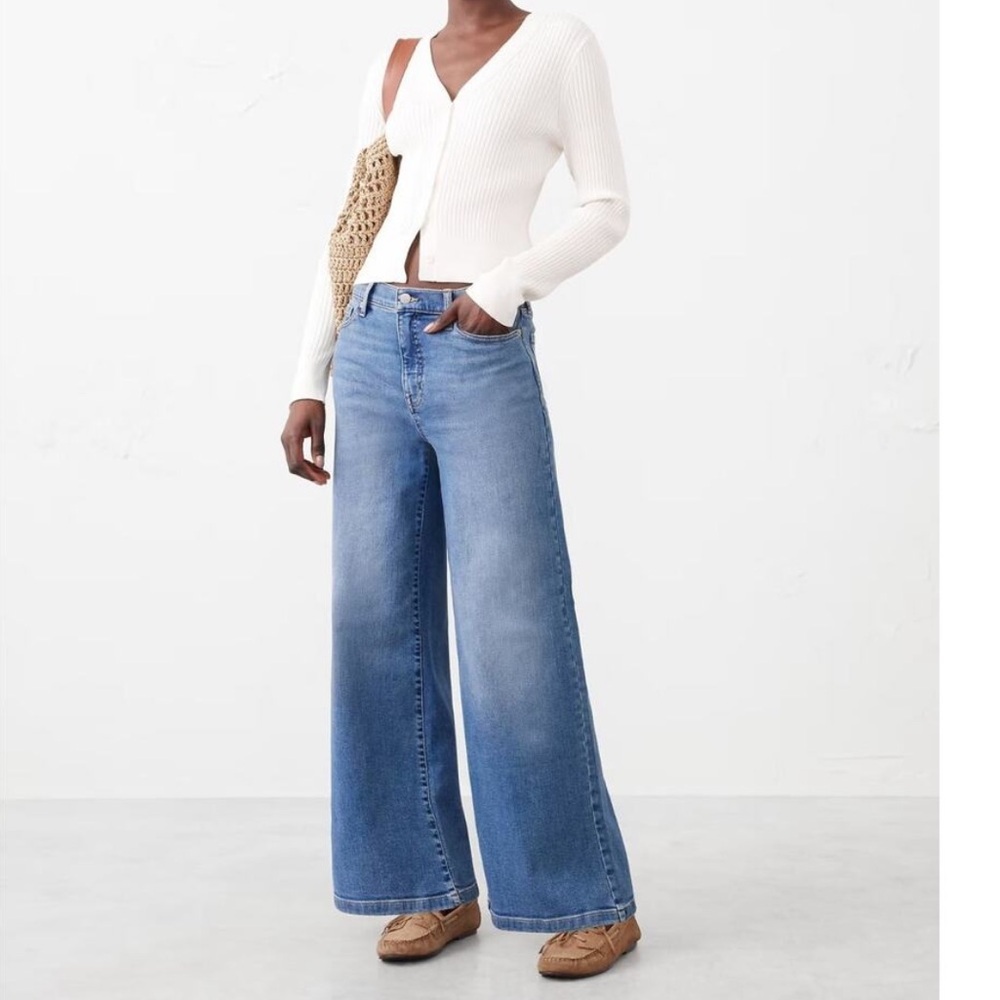Banana Republic Factory Wide Leg High Rise Jean
Size US 8/29 Blue Medium Wash